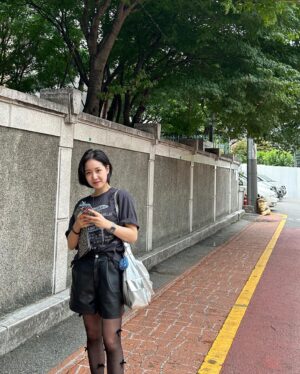 Jin Ji-hee Instagram - 🎀🎵🖤🩶