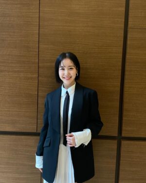 Jin Ji-hee Instagram - #완벽한결혼의정석 #제작발표회
#한유라
이번주 토요일 밤 9시 50분
#MBN x #NETFLIX
첫방송!! 많이 기대해주세요🤍