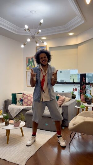 João Luiz Pedrosa Instagram - o primeiro aluno negro do elite way school. quarto e último show da #soyrebeldetour ✨
