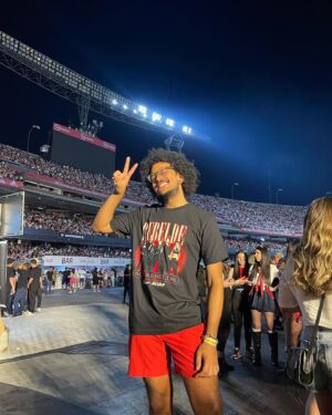 João Luiz Pedrosa Instagram - quando meu pai me levou no show do rbd em 2006 tento recordar e tudo parece um sonho até hoje. eu tenho uns flashbacks de memória por estar num êxtase absurdo.  era um momento muito bom na minha vida, da minha família e eu finalmente tinha encontrado meus amigos.. hj eu revisitei essas memórias. não tô nem acreditando. obrigado por tudo @rbd_musica 🫀| @livenationbr