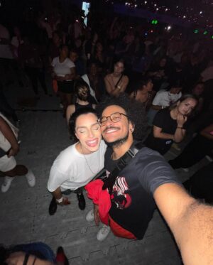 João Luiz Pedrosa Instagram - quando meu pai me levou no show do rbd em 2006 tento recordar e tudo parece um sonho até hoje. eu tenho uns flashbacks de memória por estar num êxtase absurdo.  era um momento muito bom na minha vida, da minha família e eu finalmente tinha encontrado meus amigos.. hj eu revisitei essas memórias. não tô nem acreditando. obrigado por tudo @rbd_musica 🫀| @livenationbr