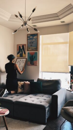 João Luiz Pedrosa Instagram - DIÁRIO DE MUDANÇA: Chegando no apartamento novo 🏠 

EU TO MUDANDO GENTE! 😨 Eu sei que é sempre difícil começar a vida num lugar novo, e estou extremamente animado pra poder mostrar cada construção de um cantinho novo aqui no apê pra vocês. Acompanhem tudo, eu sei que vcs amam um conteúdo de casa nova hahahaha 🌸
.
Agradecimento especial a equipe da @facarlog que tornou esse momento mais fácil ✨