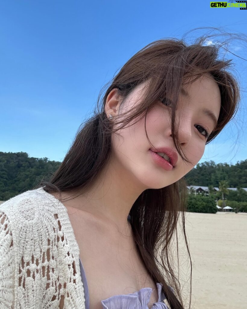 Jo Soo-min Instagram - The sky is so blue🩵💙