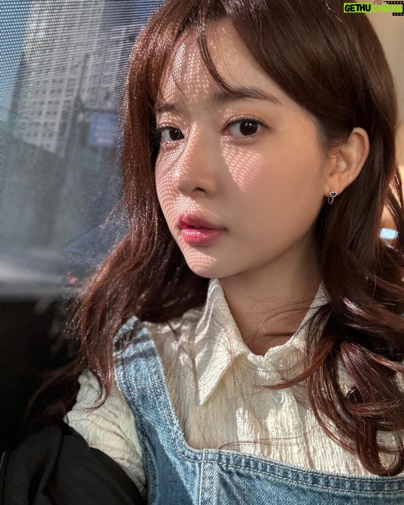 Jo Soo-min Instagram - 가습기를 달고 사는 요즘🌬️