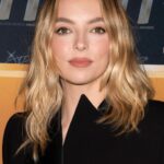 Jodie Comer Instagram - Thank you Theatre World for this wonderful honour. It has been the greatest gift coming to Broadway with a play as special as this one. @missdumezweni thank you for your honesty, time and words - the most rock and roll introduction I’ve ever had the pleasure of receiving! @estreetprods #primafacieplay
