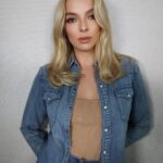 Jodie Comer Instagram - @elizabethsaltzman making my double denim dreams come true xxxxx @hungvanngo & @jacobrozenberg Thank you! 😘
