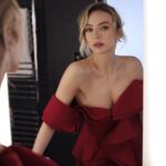 Jodie Comer Instagram - What a whirlwind. We left our rehearsal room in New York for a 24hr trip back to London for the Olivier Awards. I want to thank every single person who made this day so special. To @elizabethsaltzman and Sarah Burton at @alexandermcqueen for making sure I had the dress of dreams. To @noblepanacea @babskymakeup @nailedbysg and @sammcknight1 for making sure I felt my best and to @anastasiaachilleos for always making sure my feet are firmly on the ground. ❤️🌱 So much joy. @janeepstein and @vrwpublicity I love you. Thank you @olivierawards