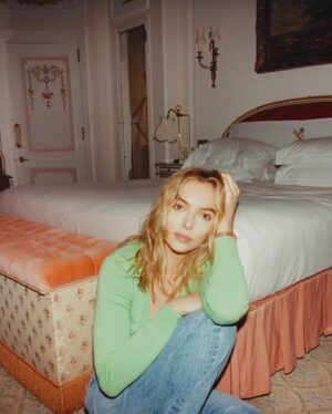 Jodie Comer Instagram - 🌥
@tomcraig 
@verityparker 
@neilmoodie 
@ciaradoesmakeup 
@rebeccajadewilson_nails 
@vrwpublicity