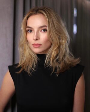 Jodie Comer Instagram - Thank you to everyone who voted for myself and the Prima Facie team at last nights @whatsonstage awards. We were so grateful to all be there together and celebrate.

Your support throughout this entire process has been relentless. 

Thank you sincerely, from the bottom of my heart! 

Thank you for being present and buying tickets. Thank you for supporting each-other and carrying on the conversations at home and online. Thank you for heading to your local cinemas and breaking records in tickets sales. Thank you to those who have been so open and brave in the sharing of their own stories. Thank you for providing a community for one another and rally cry for the #1in3

All hail @suziemillerwriter X
@estreetprods