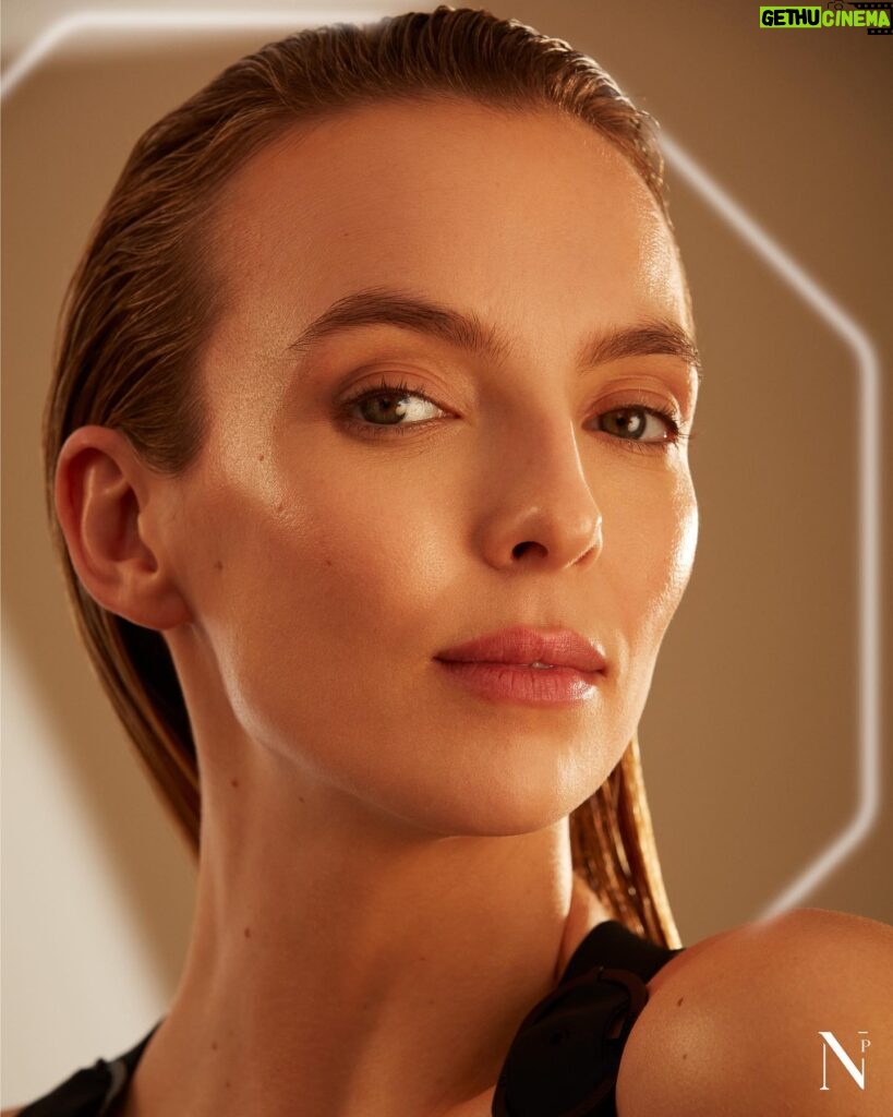 Jodie Comer Instagram - Dive into irresistible skin with Noble Panacea's The Absolute Nourishing Lift Oil. Experience hydrated and moisturized skin. #NoblePanacea #ThinkBeautifully