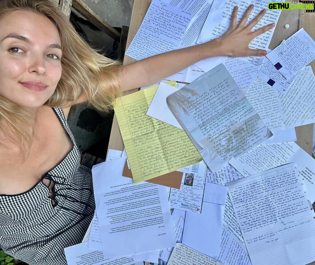 Jodie Comer Instagram - Thank you to anyone who sent letters to the Golden Theatre during our Prima Facie Broadway run. I’ve finally had the time and head space to sit and read them all. Thank you for your unwavering honesty and vulnerability. I feel privileged that so many of you chose to share with me your own life experiences and how the play has helped you heal. I miss it, all of it. I thought I’d share some words that gave me comfort and energy during this wonderful time. X