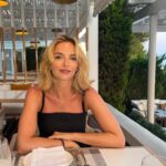 Jodie Comer Instagram - When you have a tan for one week out of the whole year. 🥲 (You have to show it off)
