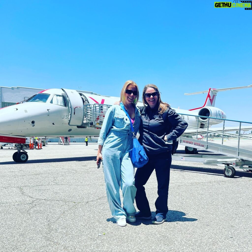 Jodie Sweetin Instagram - @andreabarber and I flew to Oakland today… i made sure to check the spelling this time! #oaklandnotaukland