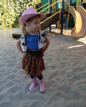 Jodie Sweetin Instagram - Happy 13th Birthday Bea!!! 

Looking back through all these pics from when she was little until now… always the silly face, the animal lover, the cuddly one… proud is too small a word. 
Love you to the moon and back, Bea!! 

I just can’t believe I’m now OFFICIALLY the mom of two teens…
I’ll be off weeping into old photos… brb.
😂🎂🥳🎉🎈🎁