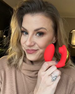 Jodie Sweetin Instagram - Cheers to self-pleasure in 2024! I'm hooking you all up with toys this Valentine's Day. Everyone who signs up will win either a @bellesaco toy or an exclusive discount! #ad   All you have to do is click the link in my bio & drop your email to sign up. 100% discreet shipping & billing. Tag someone who deserves a 🌶️ toy!   Whether you're celebrating solo or partnered, get the MOST out of your Valentine's Day with these treats from @bellesaco! This year is stressful enough... enjoy yourself. Seriously... haha...