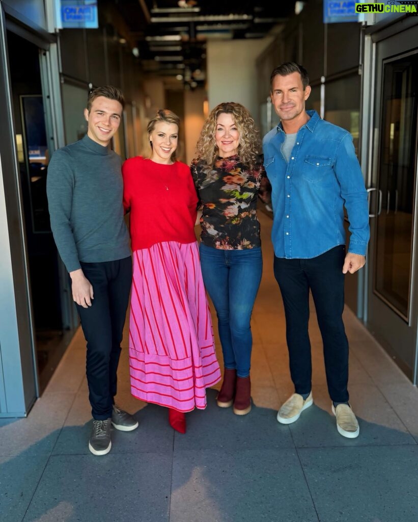 Jodie Sweetin Instagram - Catch me on an all-new Jeff Lewis Live this morning on @siriusxm Channel 102 at 9am PT 🎙️@jljefflewis @sarahcolonna1 @shane.douglas @radioandyinsta