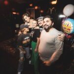 Jodie Sweetin Instagram - Did you miss Family Dinner’s March show? Here’s a peek at all the fun and games from that night. Don’t suffer from fomo! Get a ticket to our April Show live from the @bourbonroomhollywood. Link in bio! 1. The cast of the March Birthday Show. 2. Jodie Sweetin 3. Babs Grey before she tosses the hot dog flip cup and crushes. 4. Simon Gibson 5. Karl Hess 6. Babs Grey 7. Jodie and Simon 8. Simon wearing the flip cup prop 🌭 on his forehead. 9. The team who brings you Family Dinner. 10. April’s lineup for Family Dinner: High Holidays Edition. 📸 by the great @justoffthesix