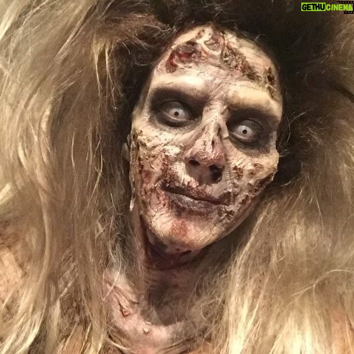 Jodie Sweetin Instagram - Throwback to when I was a zombie for Halloween a few years ago! 🧟‍♀️ What is everyone dressing up as this year? ↓