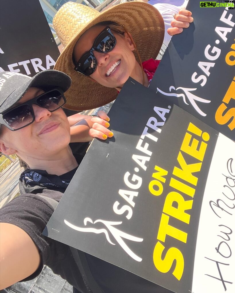 Jodie Sweetin Instagram - #sagaftra #unionstrong #wga #solidarity @kimmoffat @yolakin @sagaftra @wgawest