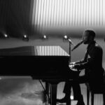 John Legend Instagram - @johnlegend giving a legendary #VoiceLives performance with his timeless classic, “Ordinary People”!! 💙🌟🥹 #TheVoice