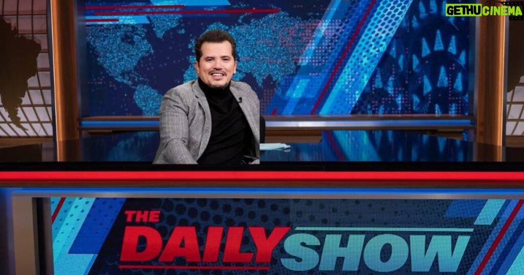 John Leguizamo Instagram - Stopping by @thedailyshow tonight to chat with this week’s host, @dulcesloan ! Can’t wait, make sure to check it out on @comedycentral