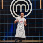 Jon Vlogs Instagram - Ontem tive a honra de fazer uma participação especial no MasterChef! Valeu demais pela recepção de toda a galera da Band e da produção do programa! Deixei minha contribuição iniciando uma mini treta sobre um prato no programa, logo logo tá no ar 👀😂