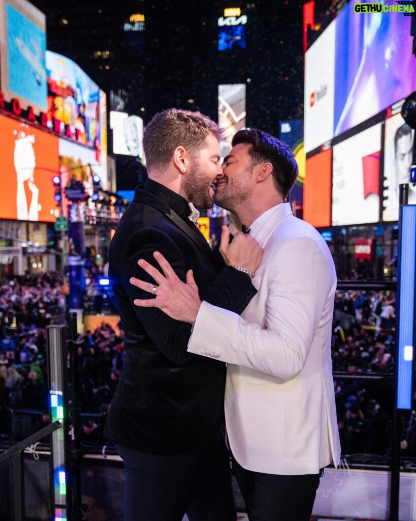Jonathan Bennett Instagram - Host NYE with your husband, 10/10 recommend. #balldrop. @timessquarenyc #2024