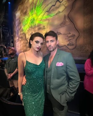 Jonathan Bennett Instagram - Pink goes good with green. Catching Elphaba’s and Galinda’s last night like they were Pokémon, gotta catch em all! Congrats to everyone involved in @wicked_musical 20th Anniversary. You have changed all of us, for good. Last night I was so happy I could melt. Didn’t get to find my girls @ginnaclaire & @jackieburnsnyc cuz it was madness, so obviously using old pics of us, don’t be mad. Love you all, you are the best there is on Broadway! Thanks for letting us celebrate with the entire emerald city last night!

📸 @bruglikas