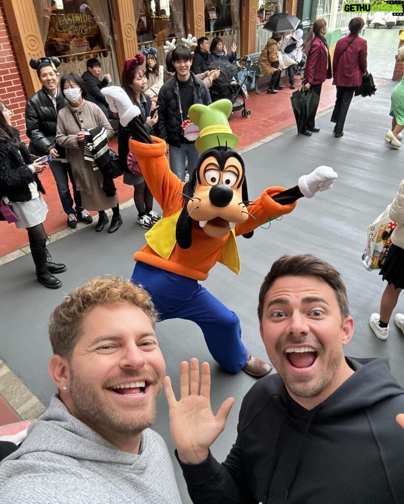 Jonathan Bennett Instagram - Checking Tokyo Disney off the gay bucket list. #disney #tokyodisney
