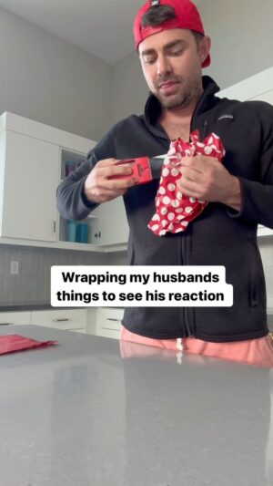 Jonathan Bennett Instagram - Because @jaymesv always pushes the button on the coffee before getting a mug, so I thought what a perfect thing to wrap. I was right. Jonathan 2 - Jaymes 0 #winning