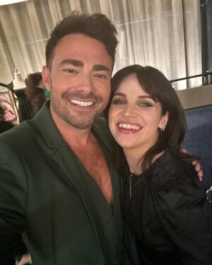 Jonathan Bennett Instagram - Pink goes good with green. Catching Elphaba’s and Galinda’s last night like they were Pokémon, gotta catch em all! Congrats to everyone involved in @wicked_musical 20th Anniversary. You have changed all of us, for good. Last night I was so happy I could melt. Didn’t get to find my girls @ginnaclaire & @jackieburnsnyc cuz it was madness, so obviously using old pics of us, don’t be mad. Love you all, you are the best there is on Broadway! Thanks for letting us celebrate with the entire emerald city last night!

📸 @bruglikas