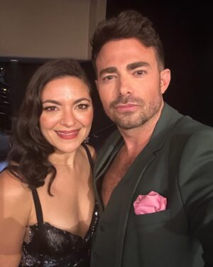 Jonathan Bennett Instagram - Pink goes good with green. Catching Elphaba’s and Galinda’s last night like they were Pokémon, gotta catch em all! Congrats to everyone involved in @wicked_musical 20th Anniversary. You have changed all of us, for good. Last night I was so happy I could melt. Didn’t get to find my girls @ginnaclaire & @jackieburnsnyc cuz it was madness, so obviously using old pics of us, don’t be mad. Love you all, you are the best there is on Broadway! Thanks for letting us celebrate with the entire emerald city last night!

📸 @bruglikas