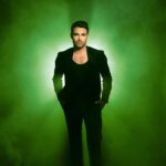 Jonathan Bennett Instagram – Tell me your jumping on a plane to go to the 20th Anniversary @wicked_musical to celebrate all the amazing talent with out telling me… #wicked #broadway 

Also tune in to the Season Finale of #HalloweenWars on @foodnetwork tonight at 9pm

📸 @wesandalex 
Wardrobe @neilcohenstyle 
@edgargtz92 
Makeup @sabrinaozuna @daxelin 
Studio @snapstudiosus @terrellsandefur