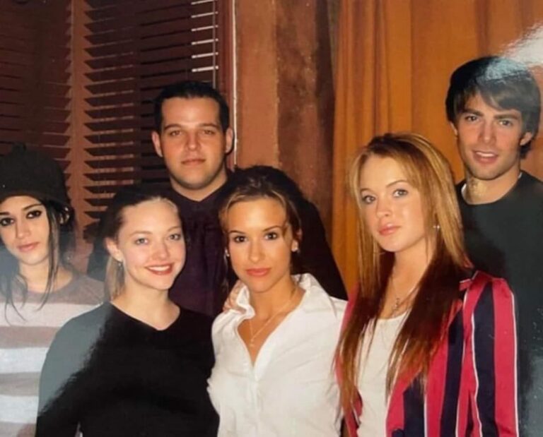 Jonathan Bennett Instagram - Who would have known when we took this picture of these beautiful humans 20 years ago, we’d still be celebrating these characters in a new musical version of the movie, because the fans have supported and continued to uplift the story. Year after year, a new group of teenagers watch #MeanGirls for the first time, and maybe for the first time feel seen because they realize that all kids in all high schools are going through the same clique wars as them, and they suddenly don’t feel so alone. People always ask me why I think this movie has transcended generations and remained such a part of pop culture, and my answer is: the high school experience is universal. I’m glad everyone is enjoying this weekend celebrating these characters and the story of North Shore High.