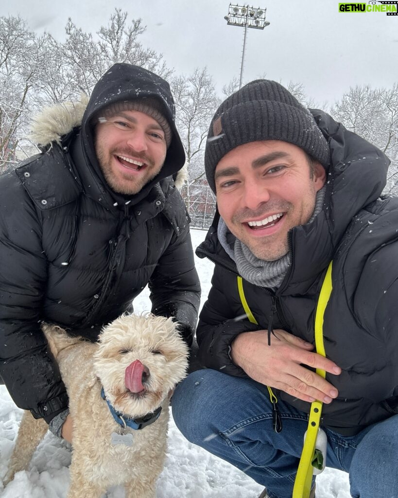 Jonathan Bennett Instagram - Licking snowflakes ❄️ 👅