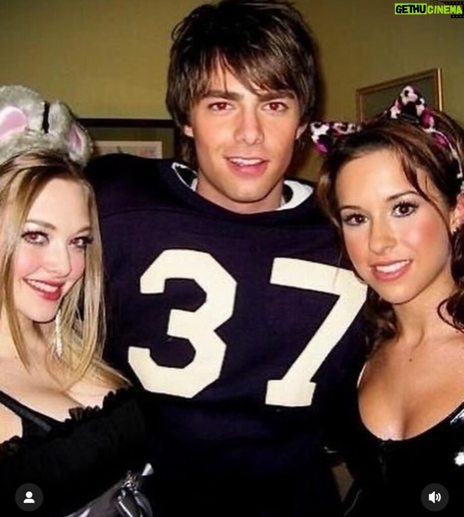 Jonathan Bennett Instagram - 20 years old…no really @thereallacey was 20 years old when we took this photo. Happy 20th Anniversary to all the kids and teachers of North Shore High. What’s your favorite line from #MeanGirls ?