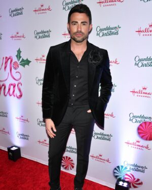 Jonathan Bennett Instagram - Hot date night for my movie premiere Christmas on Cherry Lane at Lincoln Center #CountDowntoChristmas