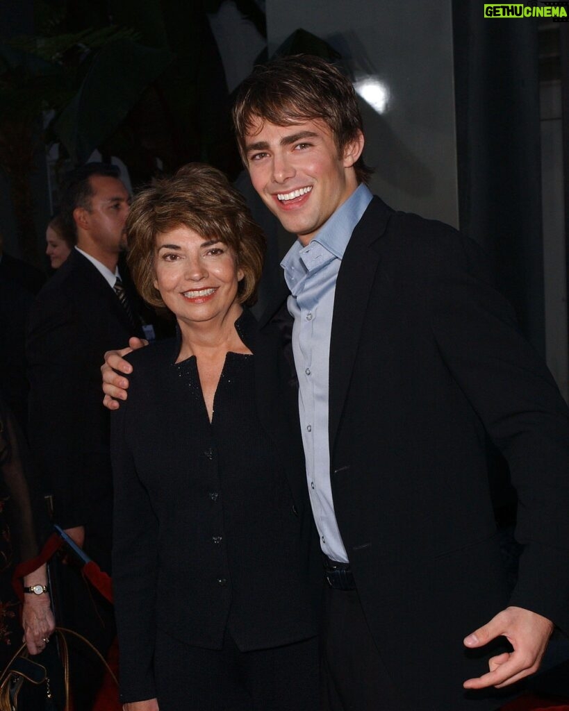 Jonathan Bennett Instagram - Happy International Women’s Day to the woman I would be nothing without. She drove me to every play rehearsal, made hundreds of meals for the drama kids so they wouldn’t be hungry. She believed in my more than I believed in myself, and when I said I wanted to quit college because it wasn’t for me and take my chance moving to NYC and just going for it, she said, “Well we better pack the car, it’s gonna be a long drive.” I wish she was with us to see the life I’ve built, and more than anything I wish she met Jaymes. But I know she’s the reason I’ve been able to do the things I’ve been able to do. This picture is of the Mean Girls premiere red carpet, I took her as my date because she deserved to have the applause too.