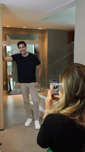 Jonathan Nemer Instagram - Homens… cuidado ao pedir para a Amada tirar foto de vocês… elas podem tirar informações também hahahahahaha Alguém aqui já fez isso? Qual tatica usam mulherada? Escrevam nos comentarios 😂😂😂

PRÓXIMOS SHOWS:
16/04 Mogi das Cruzes/SP 
17/04 Vitória/ES ESGOTADO
18/04 Fortaleza/CE
20/04 Salvador/BA ESGOTADO
22/04 Recife/PE
23/04 São Luis/MA
24/04 Campinas/SP

30/04 Lisboa/PORTUGAL
01/05 Porto/PORTUGAL
05/05 Dublin/IRLANDA

14/05 Ipatinga/MG
15/05 Governador Valadares/MG
16/05 Uberlândia/MG
17/05 Betim/MG
18/05 Belo Horizonte/MG
20/05 Mauá/SP
21/05 Santos/SP
22/05 Barueri/SP

31/05 Montreal/CANADÁ
03/06 Toronto/CANADÁ
05/06 Vancouver/CANADÁ
09/06 Calgary/CANADÁ

12/06 Brasília/DF
13/06 Goiânia/GO
14/06 Jataí/GO
16/06 São José dos Campos/SP
17/06 São José do Rio Preto/SP
18/06 Araçatuba/SP
19/06 Rio de Janeiro/RJ
20/06 Natal/RN
24/06 Londrina/PR
25/06 Maringá/PR
26/06 Ponta Grossa/PR
27/06 Curitiba/PR
29/06 Joinville/SC
30/06 São José/SC

02/07 Porto Alegre/RS
03/07 Umuarama/PR
04/07 Cascavel/PR
05/07 Foz do Iguaçu/PR
10/07 Rondonópolis/MT
11/07 Cuiabá/MT
12/07 Porto Velho/RO
13/07 Manaus/AM
INGRESSOS: jonathannemer.com.br