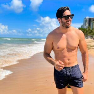Jonathan Nemer Instagram - Praia de Boa Viagem… toda vez que eu venho pra Recife, todos me alertam: CUIDADO COM O TUBARÃO. Acho uma preocupação exagerada. Venho do interior de SP… local onde temos cachorros, gatos, capivaras, cavalos, porcos e outros animais nas ruas. Acham mesmo que vou ter medo de Tubarão? A propósito… alguém arrisca dizer o que eu vi na última foto? 😱🦈😂 e por fim… 1, 2 ou 3?

PRÓXIMOS SHOWS:
22/04 Recife/PE
23/04 São Luis/MA
24/04 Campinas/SP

30/04 Lisboa/PORTUGAL
01/05 Porto/PORTUGAL
05/05 Dublin/IRLANDA

14/05 Ipatinga/MG
15/05 Governador Valadares/MG
16/05 Uberlândia/MG
17/05 Betim/MG
18/05 Belo Horizonte/MG
20/05 Mauá/SP
21/05 Santos/SP
22/05 Barueri/SP

31/05 Montreal/CANADÁ
03/06 Toronto/CANADÁ
05/06 Vancouver/CANADÁ
09/06 Calgary/CANADÁ

12/06 Brasília/DF
13/06 Goiânia/GO
14/06 Jataí/GO
16/06 São José dos Campos/SP
17/06 São José do Rio Preto/SP
18/06 Araçatuba/SP
19/06 Rio de Janeiro/RJ
20/06 Natal/RN
24/06 Londrina/PR
25/06 Maringá/PR
26/06 Ponta Grossa/PR
27/06 Curitiba/PR
29/06 Itajaí/SC
30/06 São José/SC

01/07 Joinville/SC
02/07 Porto Alegre/RS
03/07 Umuarama/PR
04/07 Cascavel/PR
05/07 Foz do Iguaçu/PR
10/07 Rondonópolis/MT
11/07 Cuiabá/MT
12/07 Porto Velho/RO
13/07 Manaus/AM
INGRESSOS: jonathannemer.com.br