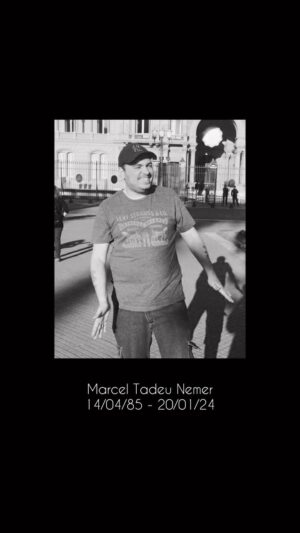 Jonathan Nemer Instagram - Hoje é um dia triste para mim e pra toda Família Nemer… dia de se despedir do meu primo Marcel. Temos a mesma idade, nascemos em datas muito próximas, crescemos juntos, temos muitas e muitas historias… e no último mês de Dezembro, de forma repentina, foi diagnosticada nele uma Leucemia Aguda.

Minha família é extremamente reservada… mas neste dia, era o último show do Especial de Natal, ele teve uma piora, e além de pedir oração para a plateia, oramos juntos. 

Hoje, quase 1 mês depois, ele não resistiu. Foi descansar nos braços do Pai.

Estamos tristes, com o coração partido, mas crentes em Jesus e cientes de que haverá um reencontro na eternidade ao lado do Pai.

Peço orações para meus tios (pais do Marcel), meus primos (irmãos do Marcel) e para minha vó que está bem abalada.