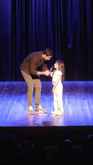 Jonathan Nemer Instagram - Ah, a Valentina… tão linda, tão inteligente e engraçada… pena que vai perder a herança do pai 😂😂😂😂 Eu morri de rir com esse trechinho do show. Como o filho de vocês se sairiam se subissem ao palco heim? Mandariam bem ou ficariam travados? Bora levar em um dos próximos shows e quem sabe, DESCOBRIR 😜

PRÓXIMOS SHOWS:
15/04 Guarulhos/SP
16/04 Mogi das Cruzes/SP
17/04 Vitória/ES ESGOTADO
18/04 Fortaleza/CE
20/04 Salvador/BA
22/04 Recife/PE
23/04 São Luis/MA
24/04 Campinas/SP

30/04 Lisboa/PORTUGAL
01/05 Porto/PORTUGAL
05/05 Dublin/IRLANDA

14/05 Ipatinga/MG
15/05 Governador Valadares/MG
16/05 Uberlândia/MG
17/05 Betim/MG
18/05 Belo Horizonte/MG
20/05 Mauá/SP
21/05 Santos/SP
22/05 Barueri/SP

31/05 Montreal/CANADÁ
03/06 Toronto/CANADÁ
05/06 Vancouver/CANADÁ
09/06 Calgary/CANADÁ

12/06 Brasília/DF
13/06 Goiânia/GO
14/06 Jataí/GO
18/06 Araçatuba/SP
19/06 Rio de Janeiro/RJ
24/06 Londrina/PR
25/06 Maringá/PR
26/06 Ponta Grossa/PR
27/06 Curitiba/PR
03/07 Umuarama/PR
05/07 Foz do Iguaçu/PR
10/07 Rondonópolis/MT
11/07 Cuiabá/MT
12/07 Porto Velho/RO
INGRESSOS: jonathannemer.com.br