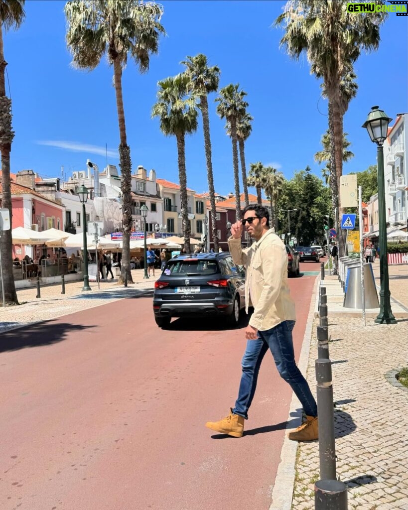 Jonathan Nemer Instagram - Parece que estou em Los Angeles, mas estou em Portugal mesmo meu chapa 😂😂😂 Amando conhecer este país, sua história e principalmente, encontrar pelas ruas tanta gente que me assiste… a propósito, gostaria de fazer uma pergunta pra vc que me segue: VC SE LEMBRA COMO ME CONHECEU? QUAL VIDEO? Escreva nos comentários PRÓXIMOS SHOWS: 30/04 Lisboa/PORTUGAL 19:30h e 22h (últimos ingressos) 01/05 Porto/PORTUGAL 05/05 Dublin/IRLANDA (últimos ingressos) 14/05 Ipatinga/MG 15/05 Governador Valadares/MG 16/05 Uberlândia/MG 17/05 Betim/MG (últimos ingressos) 18/05 Belo Horizonte/MG (últimos ingressos) 20/05 Mauá/SP 21/05 Santos/SP (últimos ingressos) 22/05 Barueri/SP 31/05 Montreal/CANADÁ 03/06 Toronto/CANADÁ 05/06 Vancouver/CANADÁ 09/06 Calgary/CANADÁ 12/06 Brasília/DF 13/06 Goiânia/GO 14/06 Jataí/GO 16/06 São José dos Campos/SP 17/06 São José do Rio Preto/SP 18/06 Araçatuba/SP 19/06 Rio de Janeiro/RJ 20/06 Natal/RN 24/06 Londrina/PR 25/06 Maringá/PR 26/06 Ponta Grossa/PR 27/06 Curitiba/PR 28/06 Blumenau/SC 29/06 Itajaí/SC 30/06 São José/SC 01/07 Joinville/SC 02/07 Porto Alegre/RS 03/07 Umuarama/PR 04/07 Cascavel/PR 05/07 Foz do Iguaçu/PR 10/07 Rondonópolis/MT 11/07 Cuiabá/MT 12/07 Porto Velho/RO 13/07 Manaus/AM INGRESSOS: jonathannemer.com.br