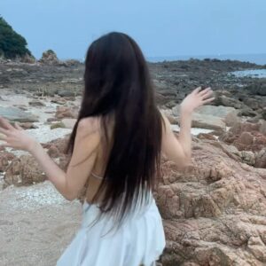 JooE Instagram - 다지난 여름 놀이 🕊️
8월도 안녕히