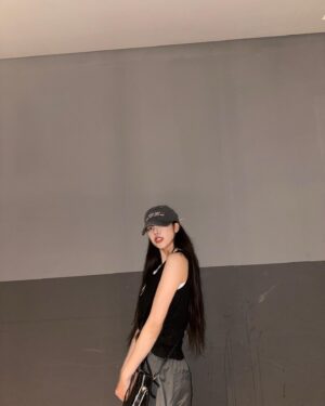 JooE Instagram - Im sure y’all are pretty
Thx💋