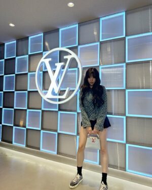 JooE Instagram - #louisvuitton #lvprefall23