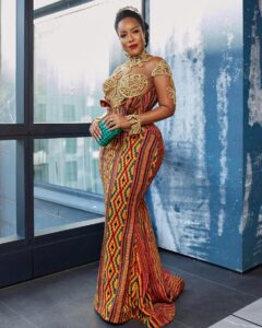 Joselyn Dumas Instagram - Represented culture in a Baroque infused kente gown❤️💛💚 #Regencyera #bridgertonseason3 #naijaonnetflix Dress @pistisgh Stylist @kelvincentgh Kente @goba_kente Crown @velmasaccessories Hair @redgingerforhair Makeup @zamazondomakeupartistry_ Photographer @mmadond