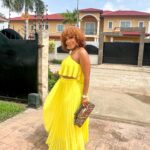 Joselyn Dumas Instagram - …Be the light in any space you take up. 🌻 Purse : @selinabeb MakeUp: @denni_makeover