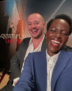 Joseph Quinn Instagram - Schnitzel’s first junket?! Purrfection! 💯😽🎬 @josephquinn @aquietplace #DayOne