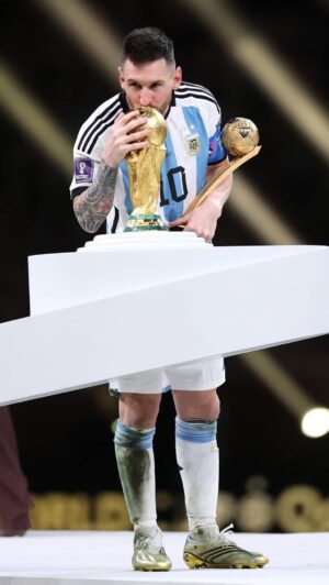 Josh Hutcherson Instagram - 🏆World Champions!!! 💙

#champions #fifaworldcup2022 #argentina #messi